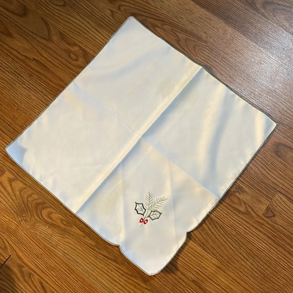 Vintage Poinsettia Dining Tablecloth & Napkin Set Christmas 12 Person Table